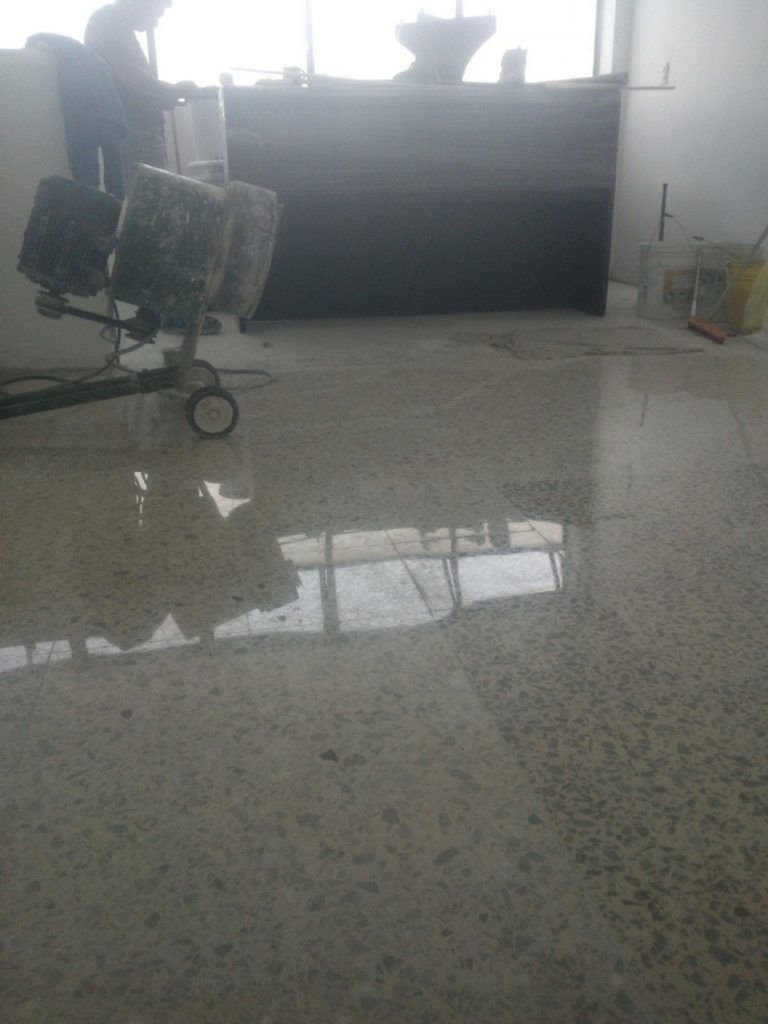 abrillantado de piso con desbastadora