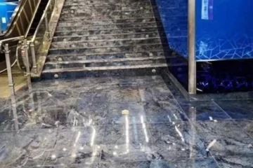 Pisos de granito azul escalera